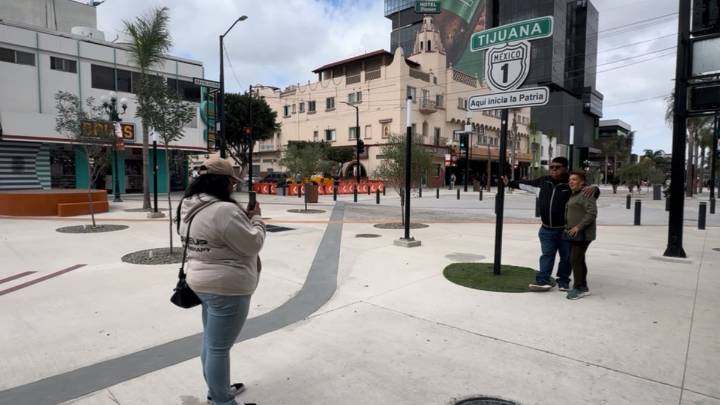 Andador peatonal en la Av. Revolución atrae la mirada de visitantes en Tijuana
