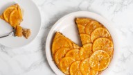 Torta de naranja invertida: el clásico de las abuelas ideal para acompañar los mates de la tarde