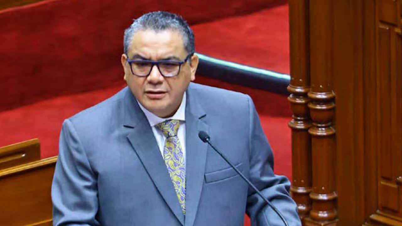 Renunció el ministro de Justicia Juan José Santiváñez antes de su censura