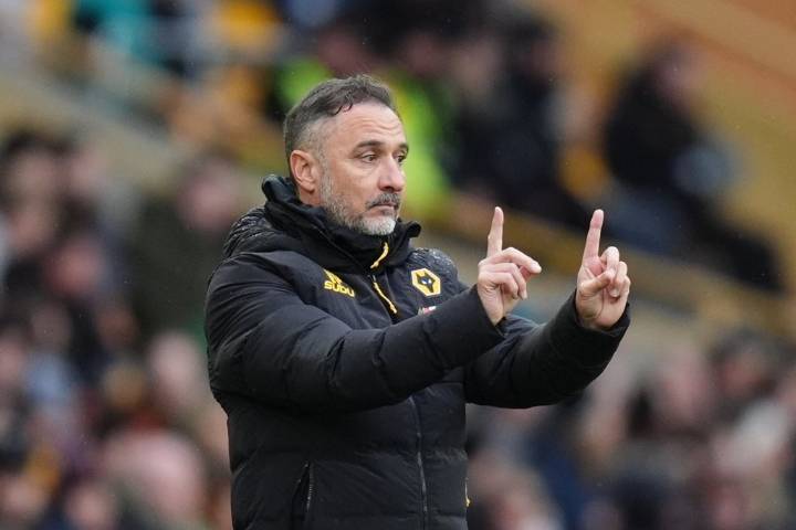 Wolves manager Pereira involved in heated exchange with own fans after latest loss