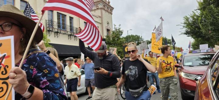 Second 'No Kings' rally takes over Country Club Plaza in KC