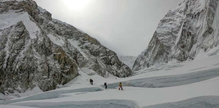 Alrededor de mil personas quedaron atrapadas en Monte Everest (+Video)