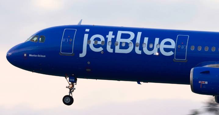 JetBlue passengers taken to hospital after emergency landing in Florida