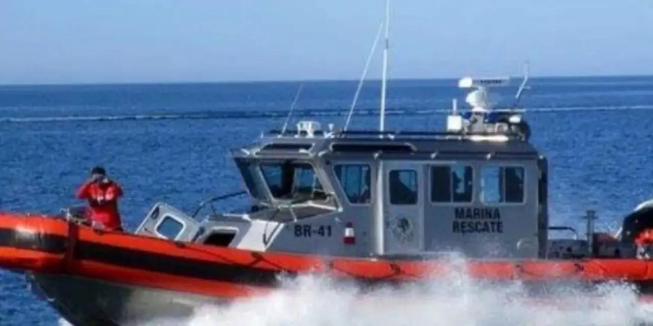 Semar rescata a 28 jóvenes en embarcación frente a Topolobampo