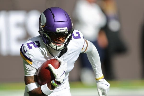 Minnesota Vikings condemn racist messages sent to player