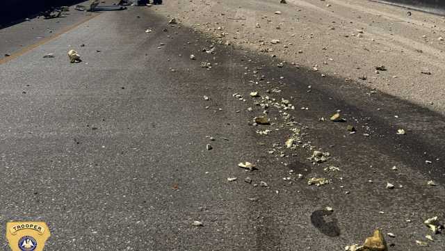 ﻿I-310 southbound closed after overturned truck spills gravel across interstate