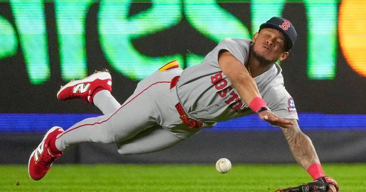 Red Sox eliminated by the Yankees after mistakes in the field bite Boston