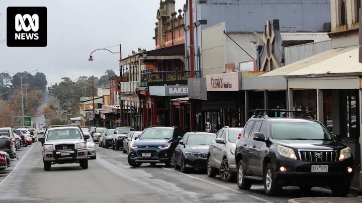 Daylesford community celebrates second liquor store knockback