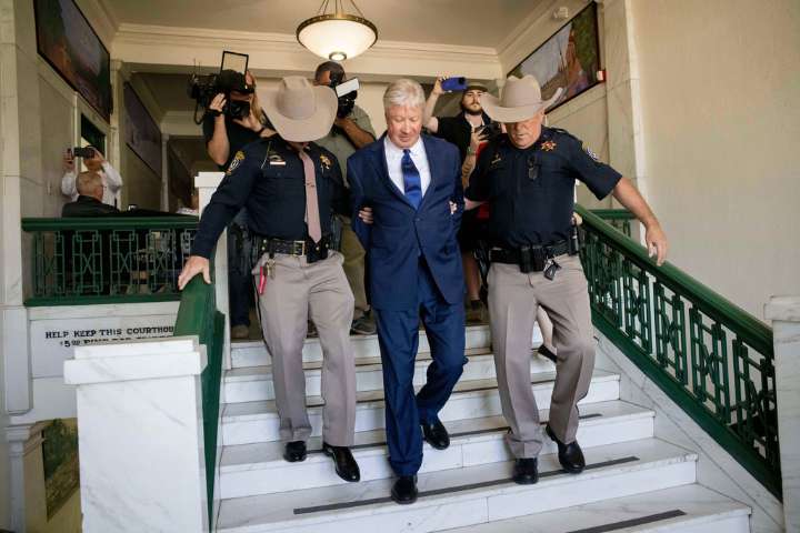 Texas pastor pleads guilty to sexually abusing girl in 1980s