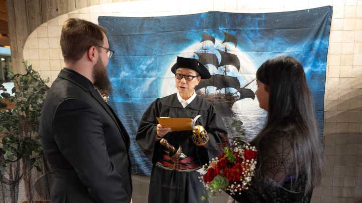 Lane County Courthouse hosts pirate vampire-themed Halloween weddings