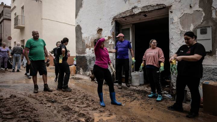 Adif restablecerá la circulación de trenes a partir de las 20 horas entre Barcelona y Valencia tras reparar los daños provocados por el temporal