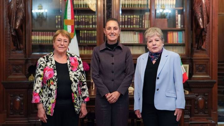 Claudia Sheinbaum y Michelle Bachelet se reúnen en Palacio Nacional