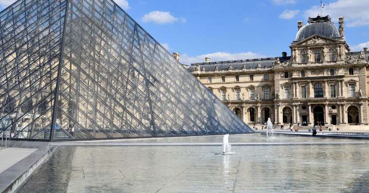 BREAKING Louvre museum in Paris closes immediately for 'exceptional reasons'