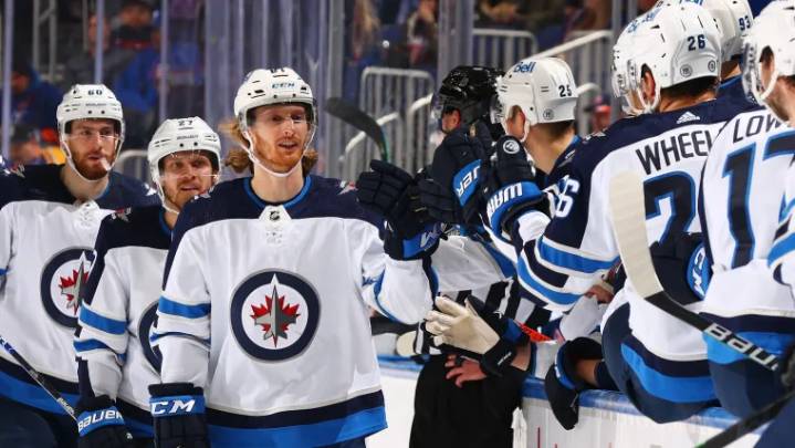 Winnipeg Jets extend Kyle Connor to $96 million deal