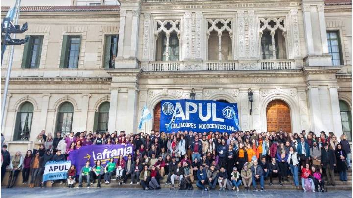 El Gobierno promulgó las leyes de financiamiento universitario y pediátrico, pero postergó su aplicación