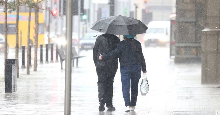UK weather maps show 1,000 mile-wide cloud blanket as Grey Britain is gloomiest for years