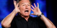 La hija de Robin Williams pidió que dejen de mandarle videos generados por IA de su padre: “Paren de hacerle esto”
