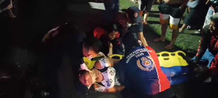 Mujer sufre accidente tras espicharse el caucho de su moto en Tucupita