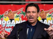 Ron DeSantis rinde honores al luchador Hulk Hogan en Florida: “La 'Hulkamania' vivirá por siempre”