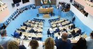 Un exfiscal denuncia a una legisladora por seguir con su profesión y la acusa de incompatibilidad