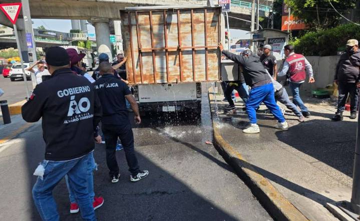 Alcaldía Álvaro Obregón libera espacios públicos ocupados de manera irregular en San Jerónimo y lateral de Periférico Sur