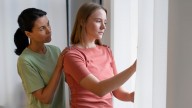 Qué significa que no me guste pasar tiempo solo en casa, según la psicología