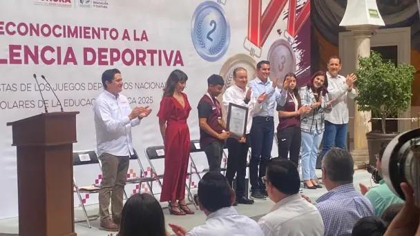 Durazo da reconocimientos a niños medallistas sonorenses