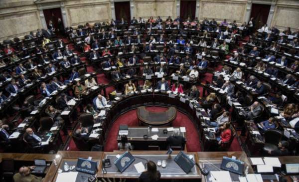 La oposición busca sesionar por los DNU en Diputados
