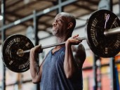 Cómo hacer bien el ejercicio de press militar para hombros