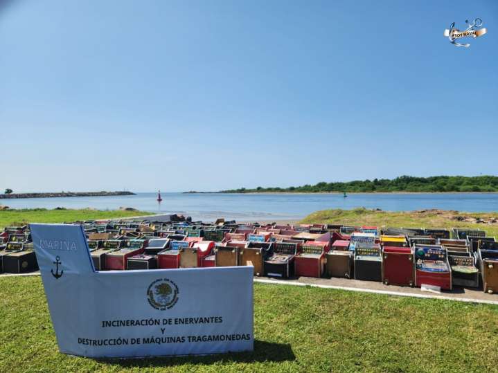 Marina incinera estupefacientes y destruye máquinas tragamonedas en San Blas, Nayarit