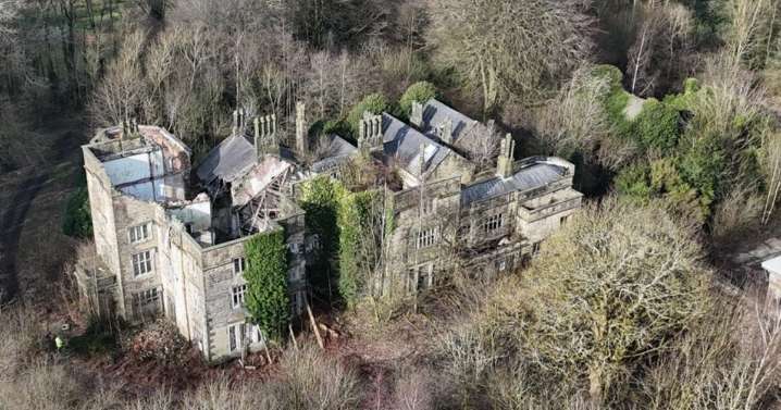 This 16th century hall will soon be sold as part of 432