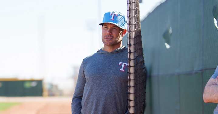 Former NL Manager of the Year Skip Schumaker named new Rangers skipper on four