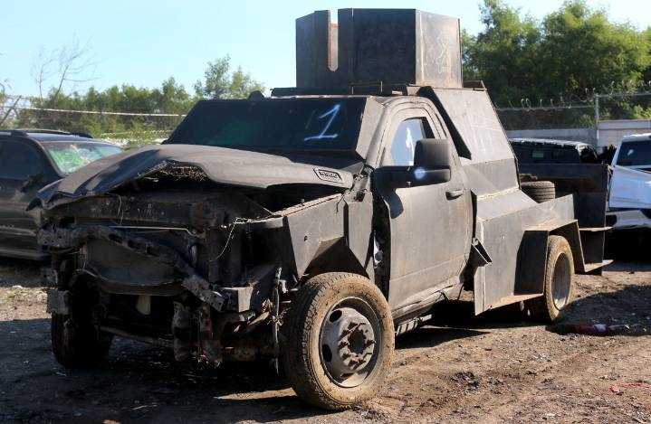Destruye FGR 23 vehículos demonimados "monstruos" en Tamaulipas