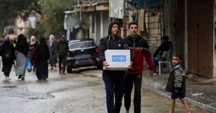Israel sigue matando a palestinos que buscan comida pese a conversaciones para lograr la paz
