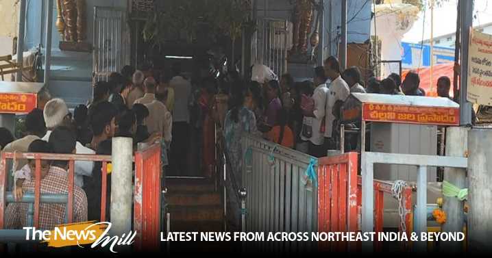 Goa Governor Ashok Gajapathi Raju offers silk clothes to Goddess Pyditalli