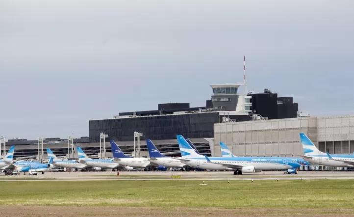 En la previa del fin de semana largo, pilotos en Aeroparque realizan una nueva medida de fuerza y hay demoras en las salidas de los vuelos