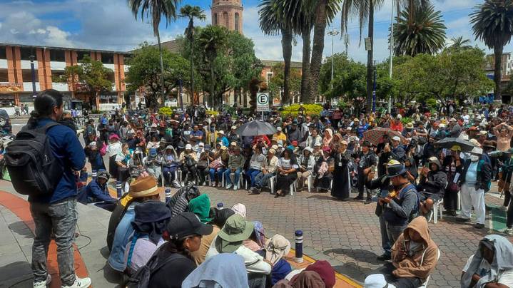 Indígenas ecuatorianos convocan a una asamblea para mantener protestas contra el presidente Noboa