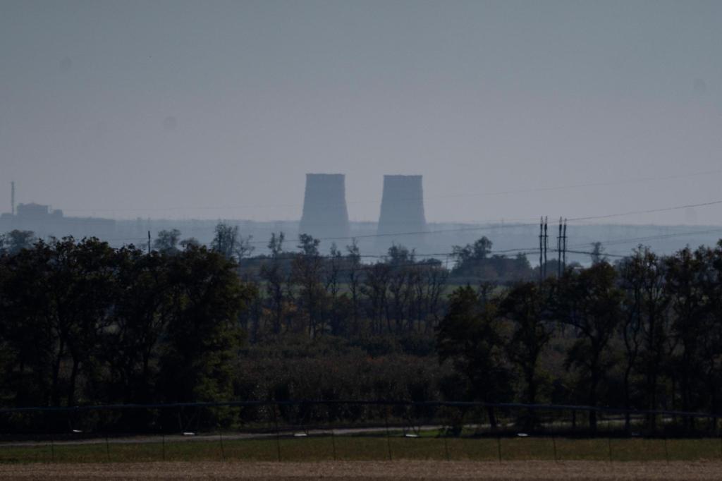 Ukrainians disappointed after Trump-Zelenskyy meeting fails to immediately secure Tomahawk missiles – Chicago Tribune