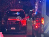 Tras altercado vecinal, hombre acciona un arma y huye