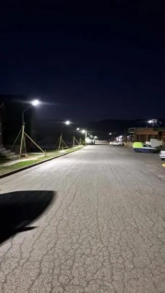 Comenzó el reemplazo de luminarias en la calle Ricardo Bialous de Caviahue