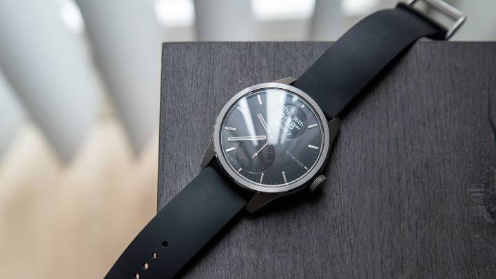 3 reasons why you should consider buying a hybrid smartwatch