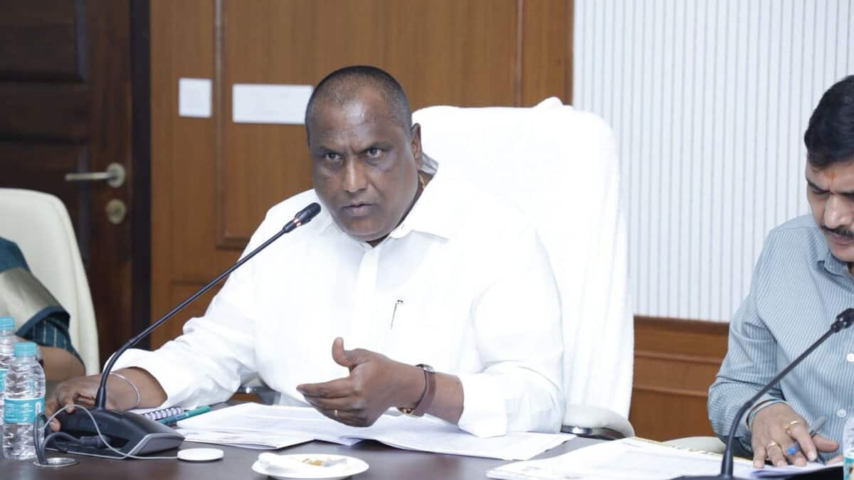 Telangana: Adluri Laxman to meet high command over Ponnam’s buffalo remark