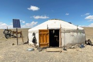How to clean solar panels in arid areas? Waterless systems could improve efficiency