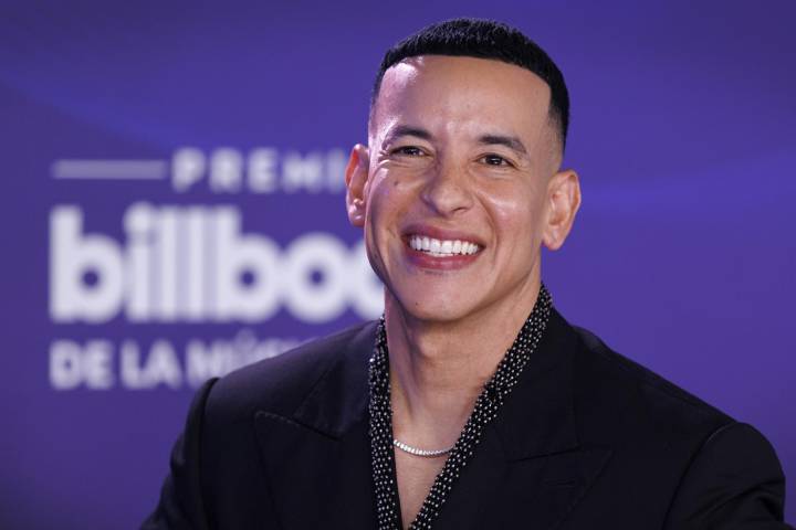 Bad Bunny, un Daddy Yankee cristiano y música para el mundial marcaron los Latin Billboard
