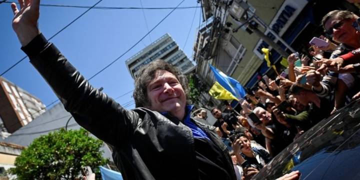 Javier Milei retoma la campaña bonaerense con una recorrida en Tres de Febrero