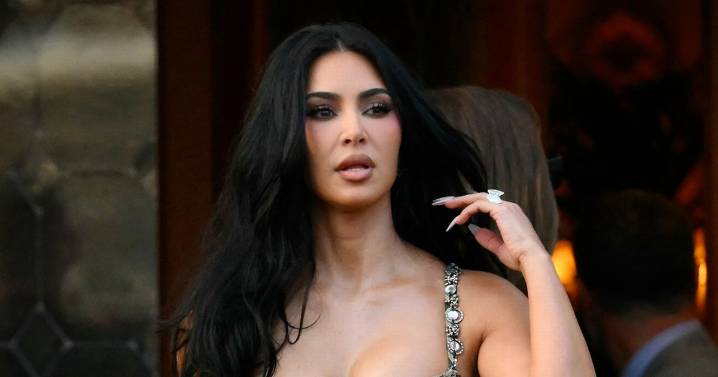 Kim Kardashian breaks down after claiming someone close ordered a 'hit' on her
