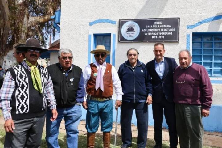 Neuquén asistió a la conmemoración por el descubrimiento del petróleo