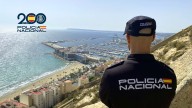 Detenidas tres personas por el hurto de un bolso a un bañista en la playa del Postiguet