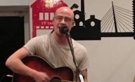 El artista galés Elidyr Glyn se presenta este miércoles en concierto en Trelew