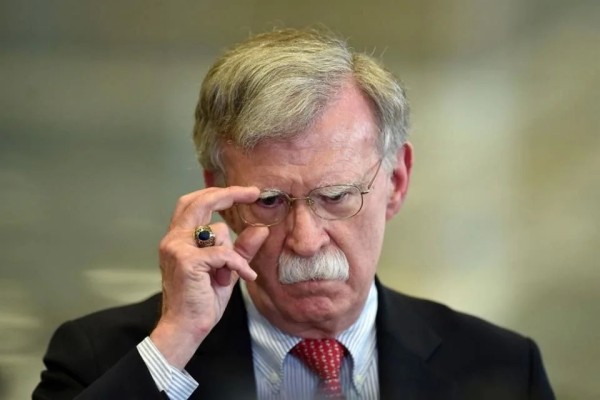 John Bolton, un nuevo imputado en la ofensiva de Trump